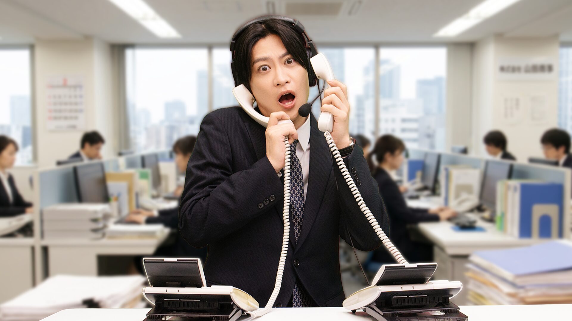 「紙と電話とLINE」での完全アナログ運用でミスもよく発生していた（画像はイメージです）