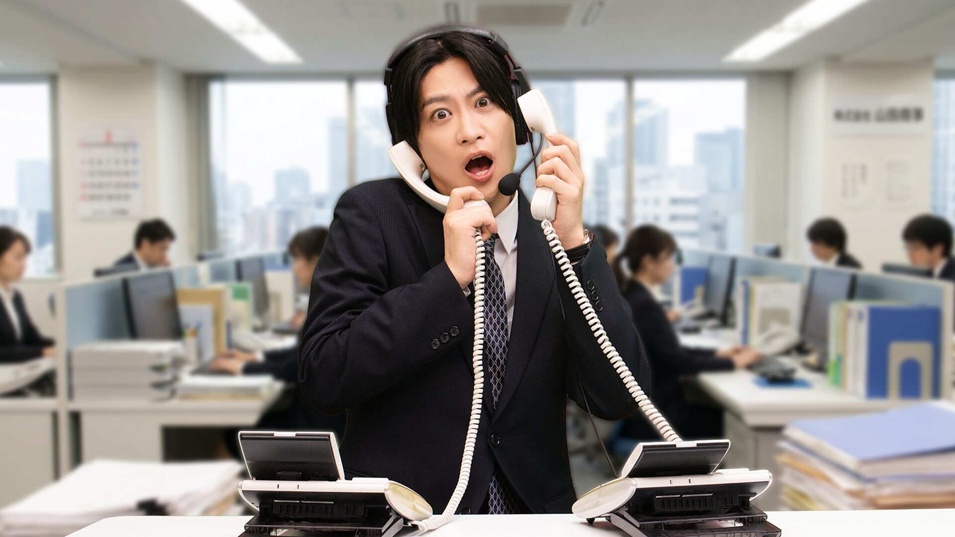 複数のソフトの使用や、オリジナルで作ったExcelやスプレッドシートの管理は、かえってオペレーションが複雑になり、管制員をはじめ大きく負担になりがち。上下番報告の電話も鳴り止まず管制員がひっ迫している警備会社も多い(画像はイメージです)
